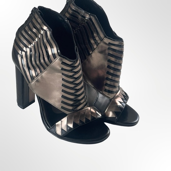 Robert Clergerie Black and Gold Heels in size 6 - Picture 5 of 8